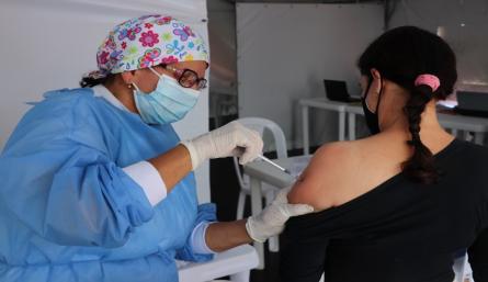 Los interesados en aplicarse el biológico deben inscribirse previamente en el portal asignado por el Ministerio de Salud. / Foto: Cortesía/ La Opinión