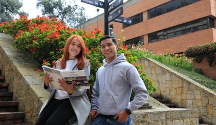 Si el estudiante presenta una necesidad económica, la Universidad otorga un descuento del 12% en el valor de la matrícula y un descuento adicional del 3% por pronto pago. 