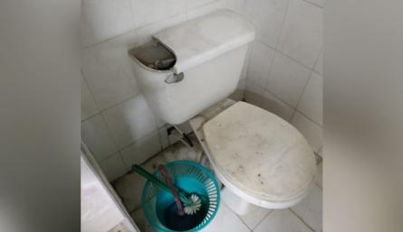 Las baterías sanitarias del plantel se encuentran en mal estado. / Foto: Cortesía