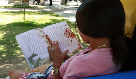 Leer es placentero, además que permite adquirir cultura y mayores conocimientos./Archivo La Opinión