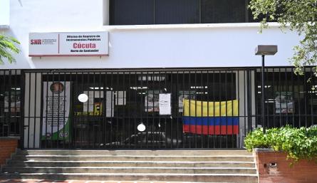 Los sindicatos adelantan una mesa de negociación con la Superintendencia de Notariado y Registro. /Foto: Jorge Gutiérrez / La Opinión