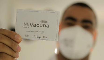 El carné de vacunación será exigido a partir del 16 de noviembre para ingresar a sitios públicos. / Foto: Ministerio de Salud