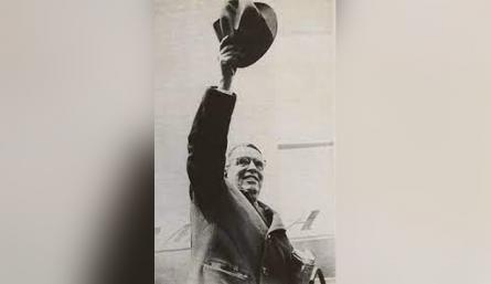 Eduardo Santos.
