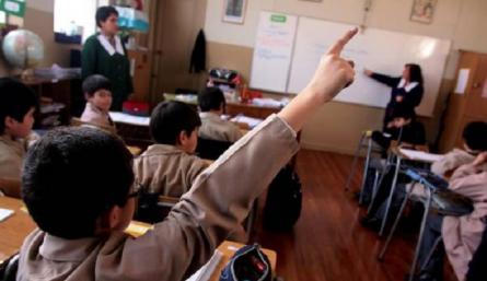 Entre otras, el celular se podrá usar para trabajos escolares. Solo falta la sanción presidencial para que sea una realidad.