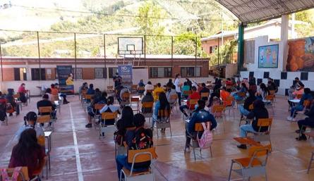Hacienda inició en Pamplona la campaña para que los jóvenes conozcan el contrabando./Foto cortesía