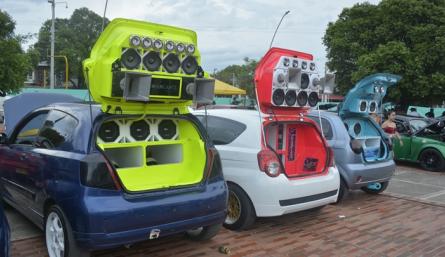 El sistema de sonido puede costar mucho dinero.