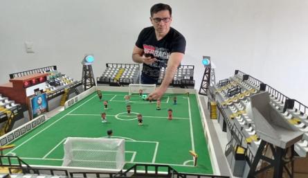   El proyecto consiste en un estadio o maqueta de fútbol con enfoque STEM que contiene una serie de dispositivos para el aprendizaje del pensamiento computacional./Foto: cortesía