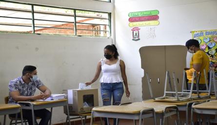 Soledad en puestos de votación se impuso en elecciones de los jóvenes./Foto: La Opinión
