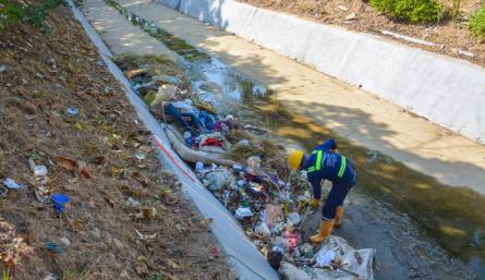 Aguas Kpital tiene la responsabilidad realizar dos veces al año la limpieza del canal Bogotá. / Foto: Cortesía