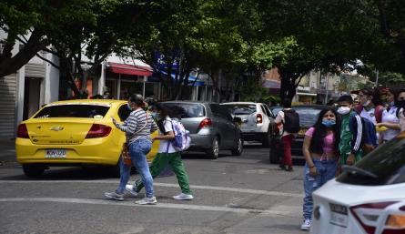 Controles viales en los colegios. / Foto: Pablo Castillo / La Opinión 