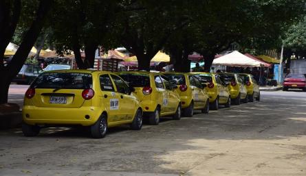 Los taxistas aseguran que día a día crece más la piratería en la ciudad y el área metropolitana. / Foto: Pablo Castillo / La Opinión 