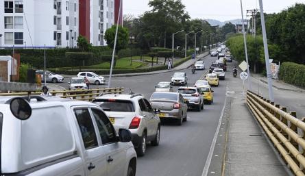 El puente La Gazapa es intransitable al mediodía y a las 6:00 de la tarde