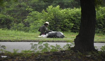 Indigentes hacen vida en las riberas del Río Pamplonita en la Avenida del Río.