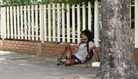 “Lamentablemente el número de habitantes de calle ha crecido en la ciudad. Estamos recibiendo una migración de esta población muy compleja, se está mirando la posibilidad de aumentar el centro de atención. La problemática es el alto consumo y que las sustancias están a bajo costo. La mayoría de ellos están haciendo daños para sostenerse el día a día”, añadió Granados.  Las autoridades asumen que esa problemática es de las entidades de salud y sociales,