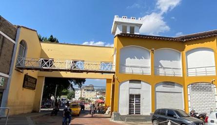 El abandono del centro comercial Las Mercedes