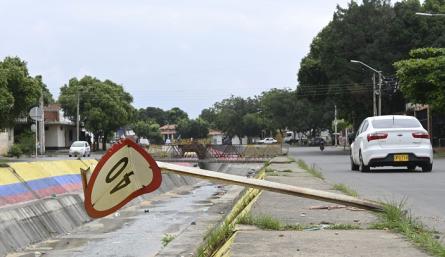 Doblan los parales de las señales de tránsito para llevárselas 