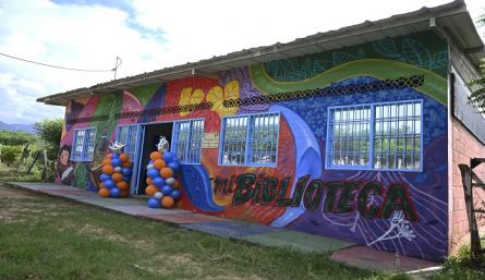 Biblioteca en Manuela Beltrán. / Foto: Jorge Gutiérrez / La Opinión 