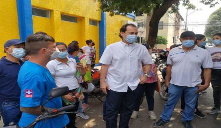 Protestaron trabajadores de la  salud frente a la Defensoría.