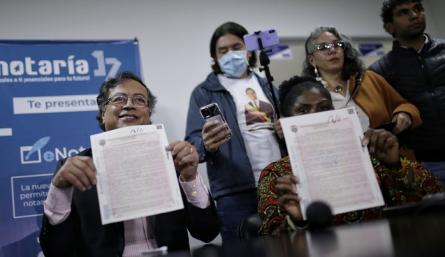 Gustavo Petro se comprometió ante un notario que no expropiará./Foto Colprensa