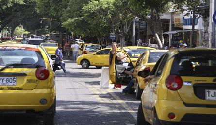 Taxistas subieron tarifa mínima y aún no hay decreto