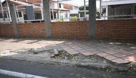 Andenes rotos en las calles de Cúcuta limitan a peatones
