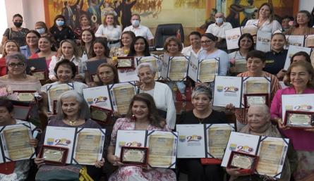 Las condecoradas se destacan en labores sociales, emprendimientos, liderazgo, entre otros. / Foto: Cortesía/La Opinión