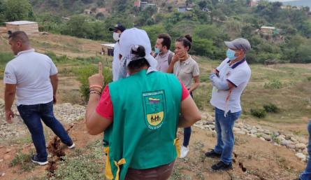 enormes grietas se abrieron en el barrio la Ermita dejando a 15 familias damnificadas./Foto cortesía