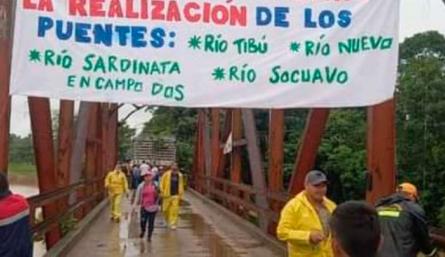 protesta en puentes de Tibú por mal estado./Foto cortesía