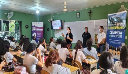Se busca también fomentar los buenos hábitos  y prevenir los riesgos para la salud por el consumo de bebidas alcohólicas adulteradas. / Foto: Cortesía / La Opinión