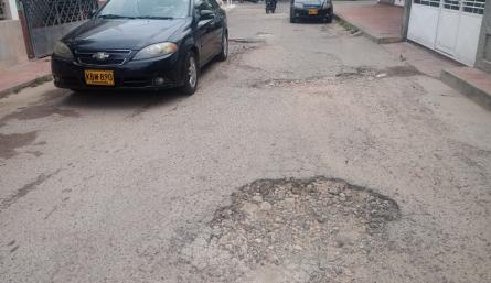Calle de Guaimaral en mal estado