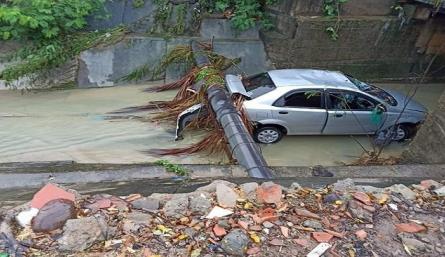 Desaparecido conductor de vehículo que cayó al canal de Aguas Lluvias en el barrio El Porvenir. Foto: Cortesía