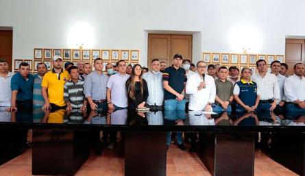 Gobernador Silvano Serrano explica los alcances del contrato de la Transversal del Catatumbp/Foto cortesía