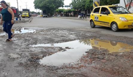La avenida Panamericana lleva más de ocho años en el abandono./Foto Pablo Castillo/La Opinión