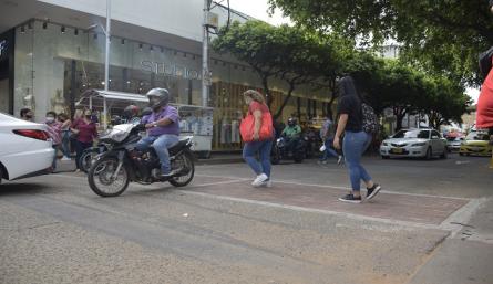 Los únicos cruces de este proyecto con adoquín en la calle 10, son los que están presentando daños. / Foto: Pablo Castillo/La Opinión