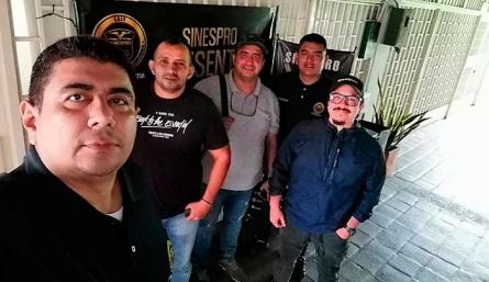 Miembros del sindicato Sinespro protestan en las afueras de la empresa ISVI Ltda/Foto cortesía