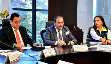 Gobernador Silvano Serrano (centro) expone la situación de calamidad por las lluvias en el departamento./Foto cortesía