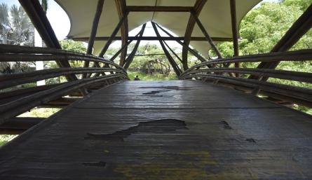 Llega un auxilio para el olvidado puente de Guadua