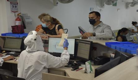 En el Centro de Análisis Inmuno-Clínico los exámenes se los toman a domicilio./Foto: cortesía