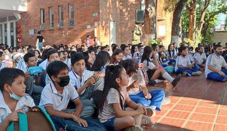“Botellitas con amor" es una campaña que se desarrolla en el marco de la estrategia 'Cúcuta más verde'./Foto cortesía
