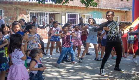 Más de 200 familias se beneficiaron en la Feria Aguas al Barrio 