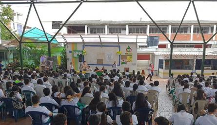 Analizarán frutas del PAE que enviaron a niños al hospital 