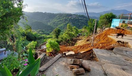En medio de la tragedia, familias esperan ayudas en Doña Nidia