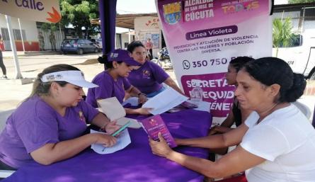 La Línea Violeta funciona de lunes a sábado, en el horario comprendido entre las 8:00 de la mañana hasta las 12: 00 del mediodía y desde las  2: 00 de la tarde hasta las 6:00 de la tarde.  / Foto: Cortesía / La Opinión 