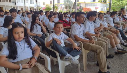 Estudiantes promueven la paz desde las aulas de clases./Foto: Paola Ríos - La Opinión
