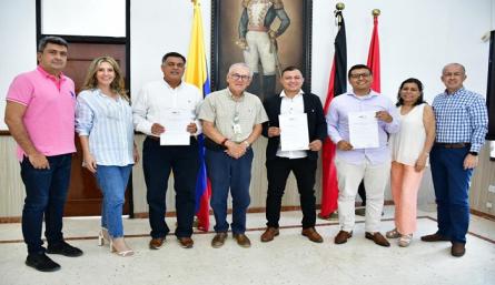 Alcaldía posesionó tres consejeros territoriales de Planeación./Foto La Opinión