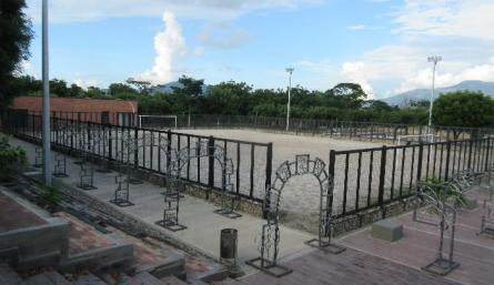 Cancha de fútbol arena en el parque Playa/Foto Orlando Carvajal/La Opinión