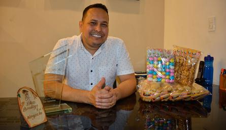 Carlos Martínez, gerente de Pasabocas D'chic. / Foto: Leonardo Favio Oliveros-La Opinión