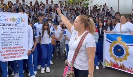 Padres de familia y estudiantes de La Presentación protestaron por su sede/Foto cortesía/La Opinión