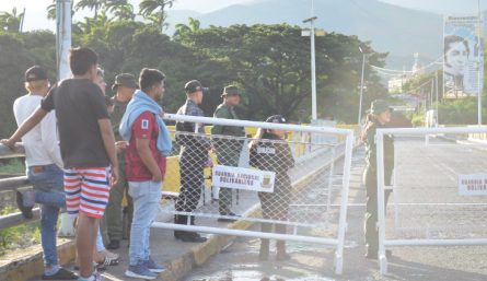 Cierre de frontera tomó por sorpresa a muchos venezolanos que venían de viaje a votar. 