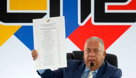 Elvis Amoroso se refirió al episodio del viernes en el que cuatro expresidentes y una exvicepresidente fueron bajados de un avión en Panamá cuando intentaban llegar a Venezuela.